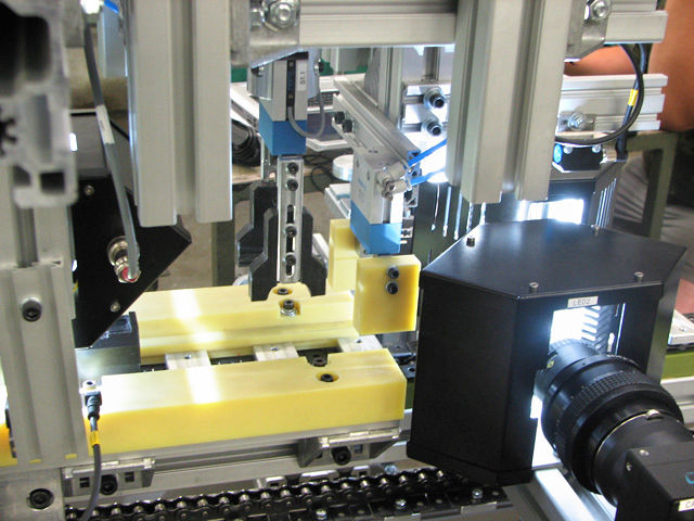System for quality control of flat profiles