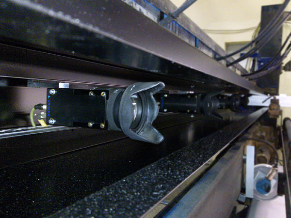 Detection of defects in laminated textiles